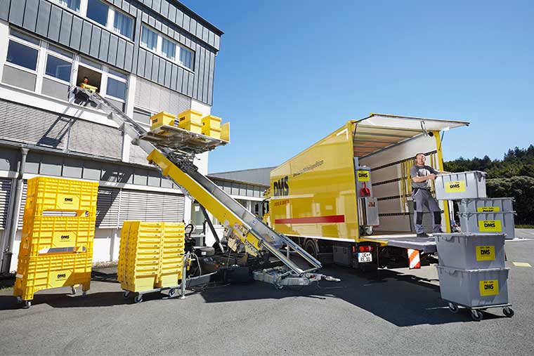 Abholung und Zustellung der Lagergüter vor und nach der Einlagerung, Angebot des Umzugsunternehmens DMS Weissenhorn & Cie GmbH in Augsburg